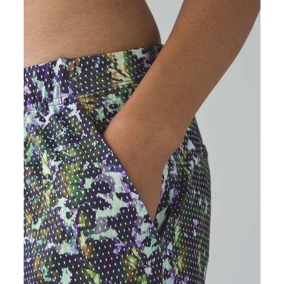 Lululemon Jet Crop Luxtreme Slim Floral Sport White Multi - Picture 4 of 9